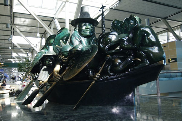 Die Sagenwelt der First Nations auf dem Flughafen