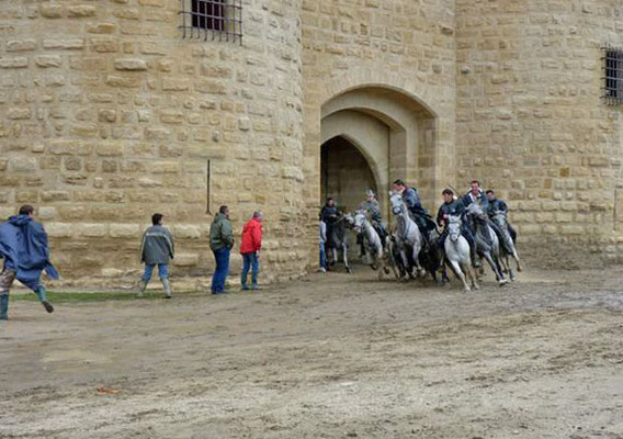 puis à la porte de la Marine...