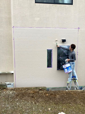 新規サイディング壁に塗装