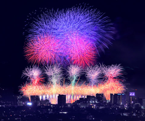 推薦：エキサイティングで鮮やかな夜：松山　道明　様