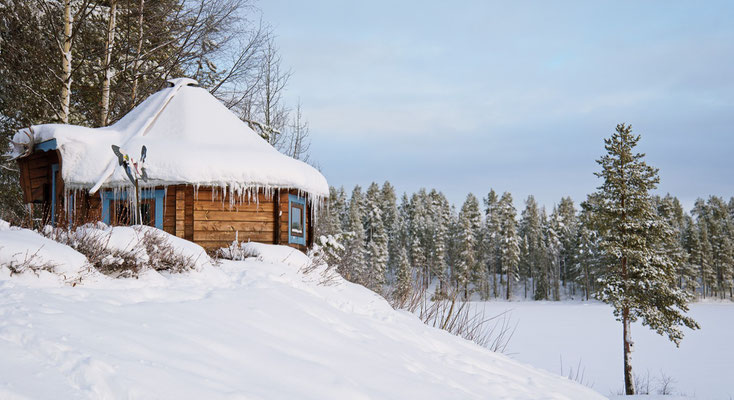 Eine typisch lappländische Grillhütte im Winterurlaub erleben