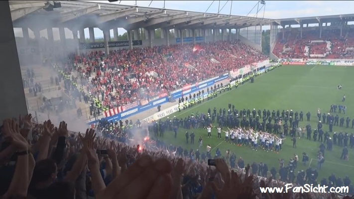 Sicht in der Avnet Arena Magdeburg auf das Spielfeld von Block 11