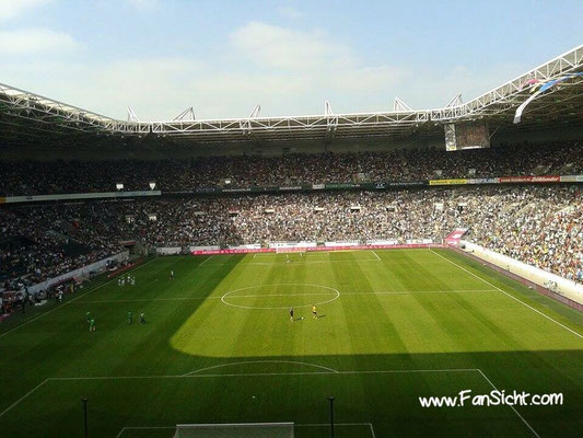 Sicht aus Block 4A, Reihe 1, Platz 12 im Borussia Park Mönchengladbach