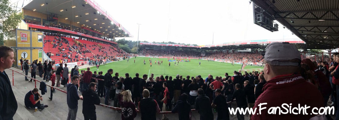 Sicht im Gästeblock Stadion an der alten Försterei z1 Sektor 5 auf das Spielfeld