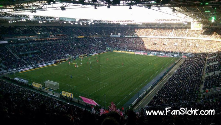 Sicht aus Block 61A Reihe 19 Platz 26 im Borussia Park Mönchengladbach