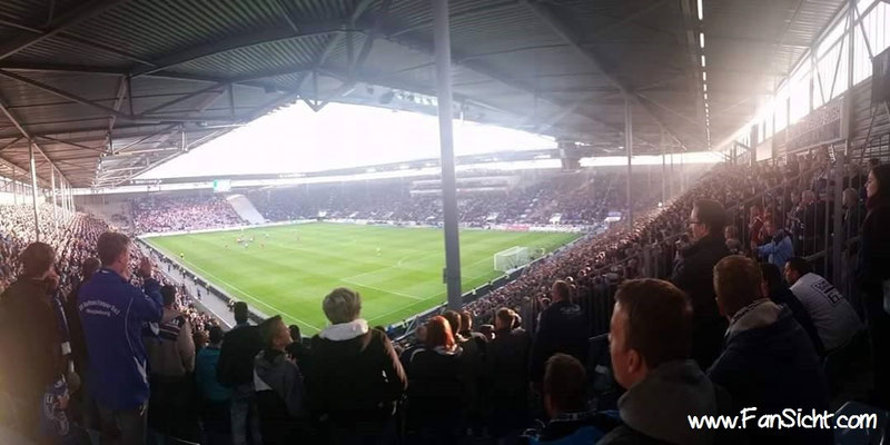 Sicht in der Avnet Arena Magdeburg auf das Spielfeld von Block 7
