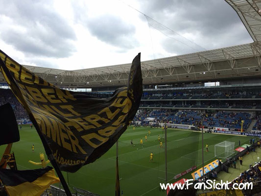 Sicht auf das Spielfeld im Gäste Steher PreZero Arena Hoffenheim TSG Block H1