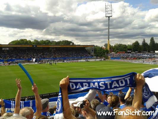 Foto Sicht Merck Stadion am Böllenfalltor Gegengerade 