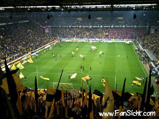 Südtribüne Block 83 (Stehplatz-Heim). Foto: Manuel Burow (via Facebook)