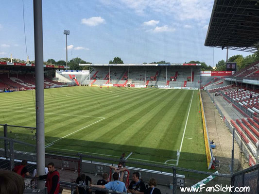 Foto Sicht LEAG Energie Stadion Cottbus aus Block O