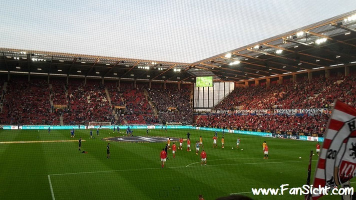 Fotos der Sicht aus Block R in der MEWA Arena Mainz Stadion des FSV Mainz 05