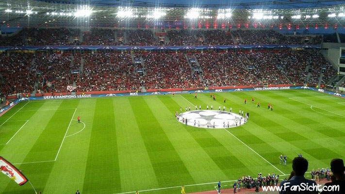 Sicht aus Block F6 in der Bayarena von Bayer 04 Leverkusen
