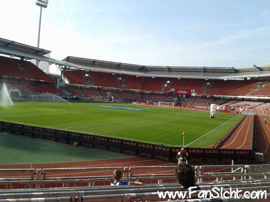 Foto der Sicht aus dem Max Morlock Stadion 1. Fc Nürnberg Block 25
