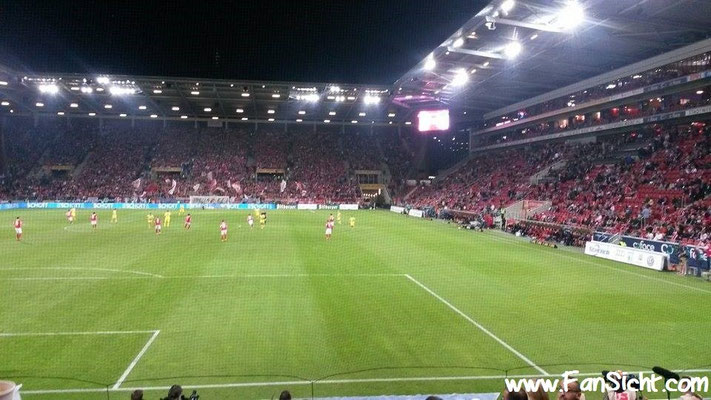 Sicht aus Block G Reihe 9 in der Mewa Arena Mainz Stadion des FSV Mainz 05