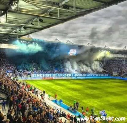Sicht in der Avnet Arena Magdeburg auf das Spielfeld von Block U
