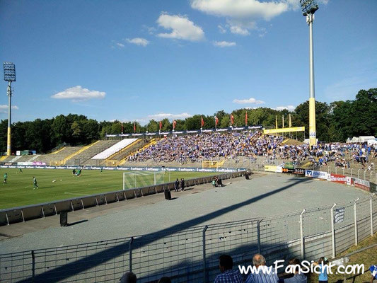 Foto Sicht Merck Stadion am Böllenfalltor Südkurve