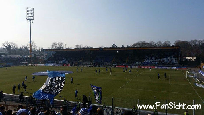 Foto aus dem Gästeblock Merck Stadion am Böllenfalltor Darmstadt