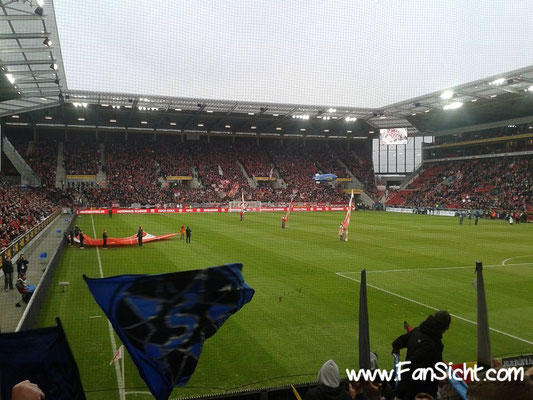 Sicht im Gästeblock der Mewa Arena Mainz auf das Spielfeld Stadion FSV Mainz 05 Block J