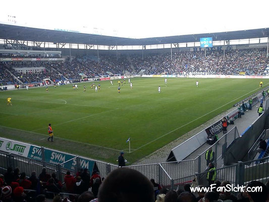 Sicht in der Avnet Arena Magdeburg auf das Spielfeld von Block 14