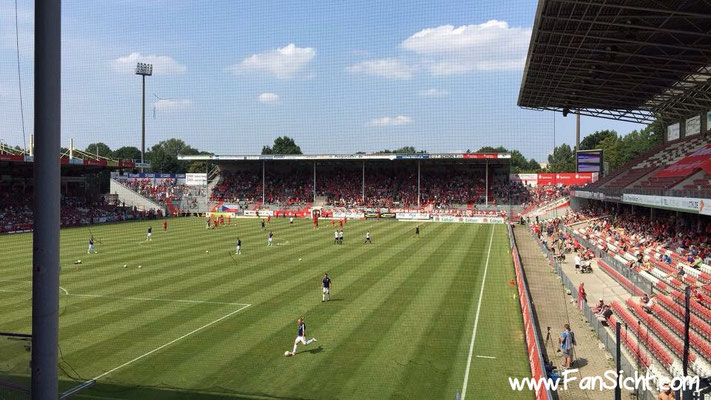 Foto Sicht LEAG Energie Stadion Cottbus aus Block O