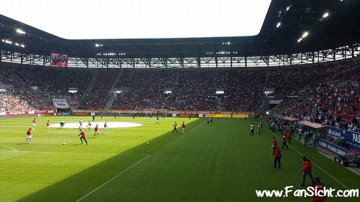 Sicht in der WWK Arena des FC Augsburg aus Block K