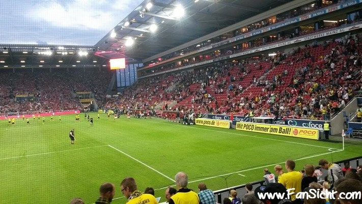 Sicht aus Block G Reihe 9 in der Mewa Arena Mainz Stadion des FSV Mainz 05