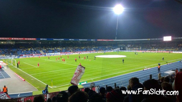 Foto der Sicht im Eintracht Stadion Braunschweig aus Block 19