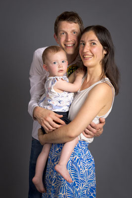 Séance photo famille avec un enfant en studio à Chambery Savoie