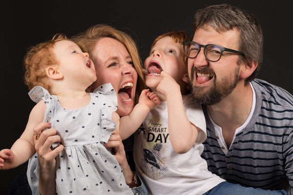 Séance photo famille avec deux enfants en studio à Chambery Savoie