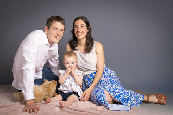 Séance photo famille avec un enfant en studio à Chambery Savoie
