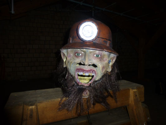 2015 "Bergsturz 78" / Anzahl: 42 (Verschiedene Haare, Bärte)