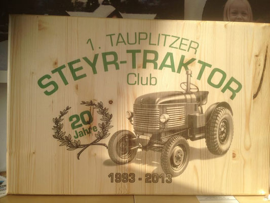Geschenk: Holzschild Steyr Traktor