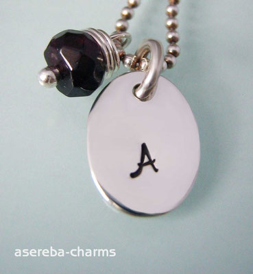 Charm-Kette mit Initial + Granat (oder anderen Edelstein)