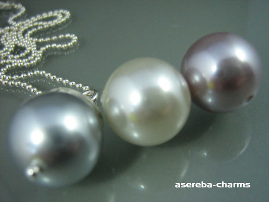 Edelstein-Charm mit beschriftbarer Silberkappe (Farben v.l.n.r.: silber, creme, rose)
