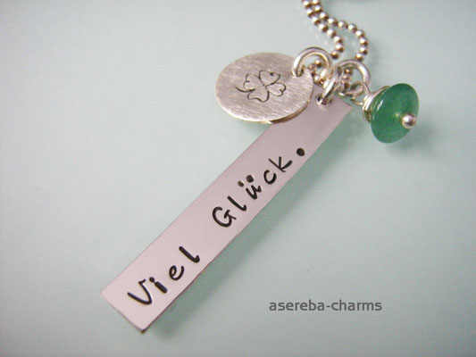 personalisierter Glücksbringer "Kleeblatt" (auf der Rückseite der Name, dem sie Glück bringen soll)