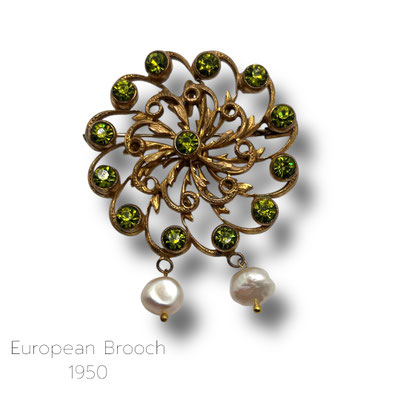 Old French Victorian style real pearls dangle brooch/pendant w/dazzling peridot rhinestones on elegant goldtone floral setting -art.529/7