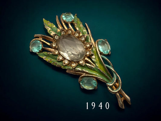 Charming ca.30s/40s Enameled Aqua Flower bouquet brooch - Gorgeous gold tone enameled in whit unfoiled stones & clear paste accent - 248/7