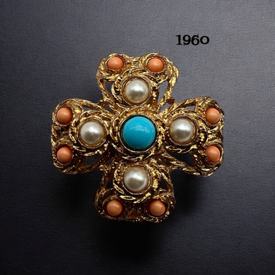 Very beautiful & richly decorated Maltese cross brooch structured goldtone adorned w/glass coral, faux pearls, and glass turquoise - A396/7