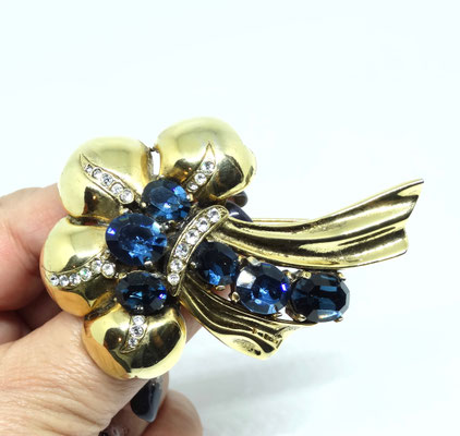 Early "Eisenberg Original" gold wash blue large stones and diamond Rhinestone exotic flower Brooch - Art.111/6