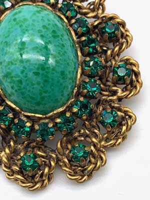 Exquisite Vintage 1940s magnificent green Peking glass oval cabochon & vibrant crystals Brooch -green jade and green light - Art.09/3 -