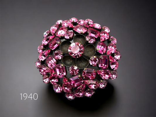 1940s Beautiful large High Domed Rhinestone Pin - lively pink stones prongs in a antique gold tone setting - Art.02/7