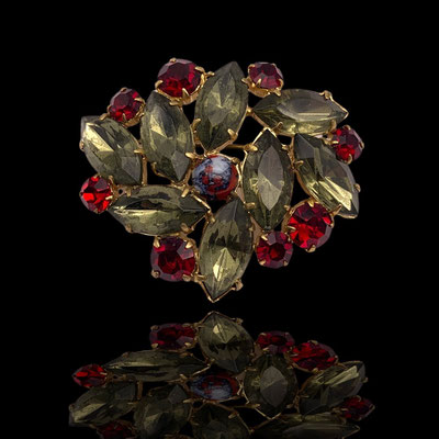 1950s Black Diamond and Ruby Red chatons brooch centered by art glass marbled cabochon - art.763/5