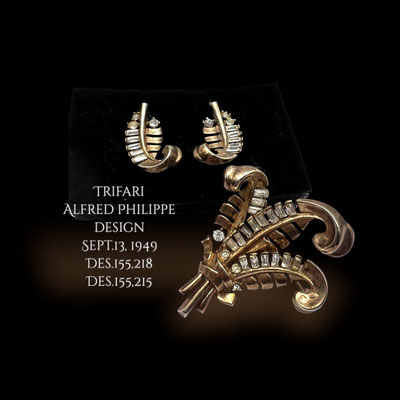 CROWN TRIFARI Pat Pend "Prince of Wales" inspired Brooch and Earrings set c/Clear Rhinestone Gold Plated -- Art.347/7