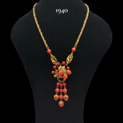 Very Chic Belle Époque French Glass Coral Pendant Necklace w/elaborate cha cha pendant, gold plated & coral for a stunning necklace-Art547/7