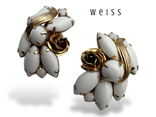 1950 WEISS Designer Cool clip-on earrings White Milk Glass or Chalk White cluster style - Weiss signed - art.966/6