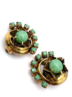 Very Nice Design in gold tone earrings with Green Mottled Glass Stones aka Peking Glass - Art.774/6