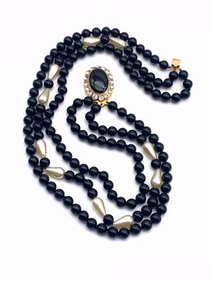 1960s elegantly chic 3 strands black glass Beads necklace and simulated pearls - jeweled by sparkling rhinestone clasp - Art.953/4
