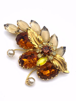 Very Charming and feminine elaborate spray bouquet brooch from the 1950's - tiered flowers unusual arrangement brooch - Art.635/4