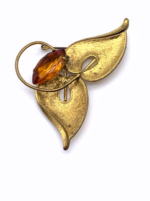 Antique late 40s European brooch Florentine gold finish heart-shaped leaves and dazzling topaz Marquise rhinestone - art.417/4