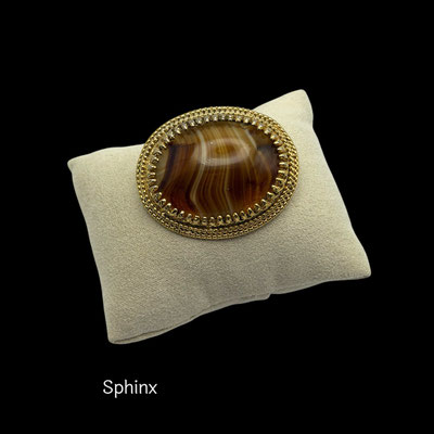 Sphinx Vintage Brooch – Gold Tone Banded Art Glass Agate Stone - art.669/7